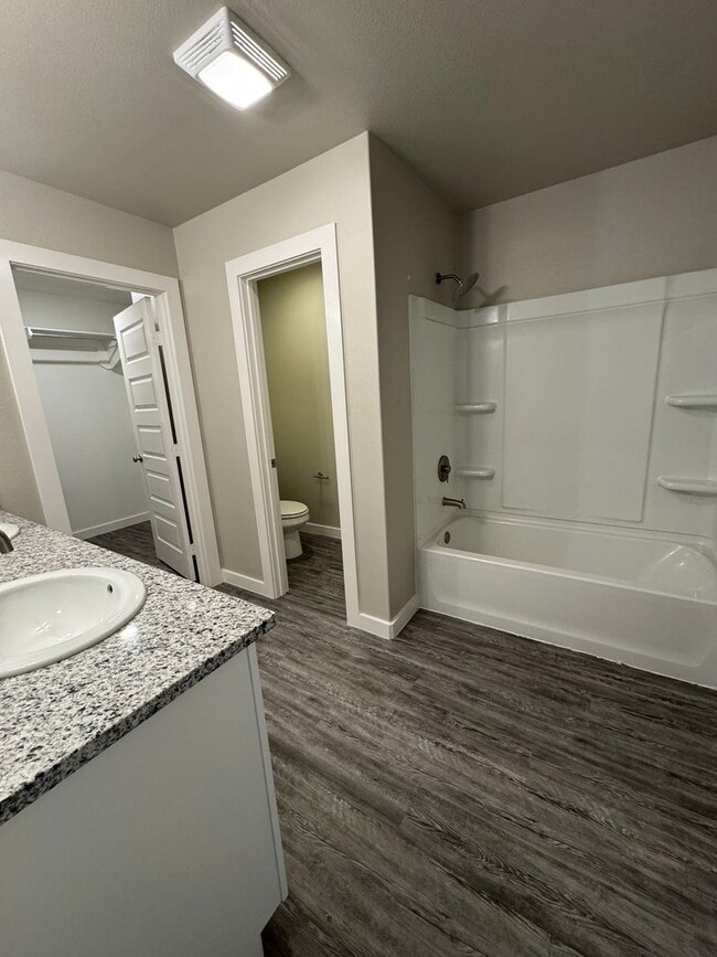 Building Photo - 4 Bedroom in Harvest