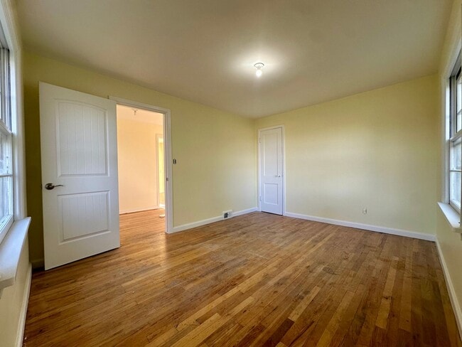 Building Photo - Country Home For Rent!