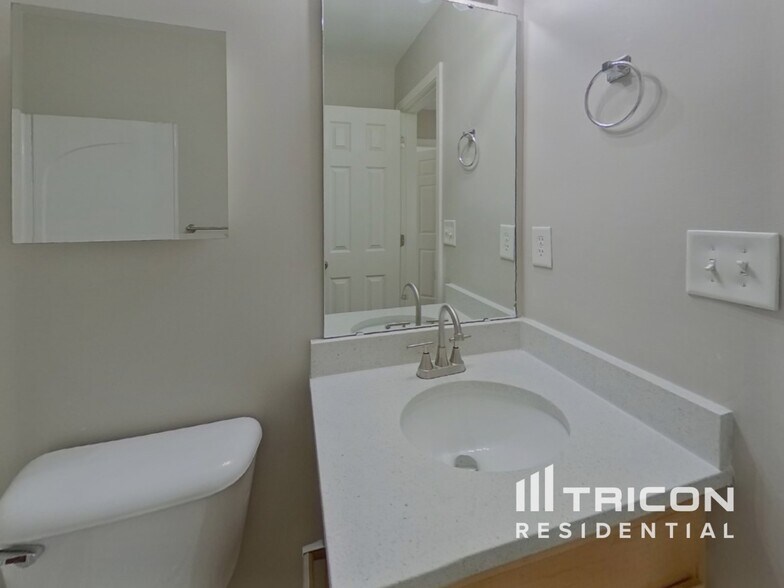 Building Photo - 7233 Hidden Creek Dr