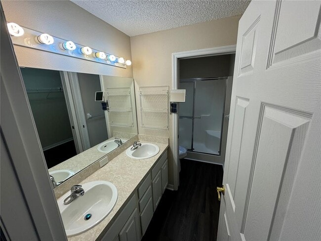 Building Photo - 545 Golfview Ct
