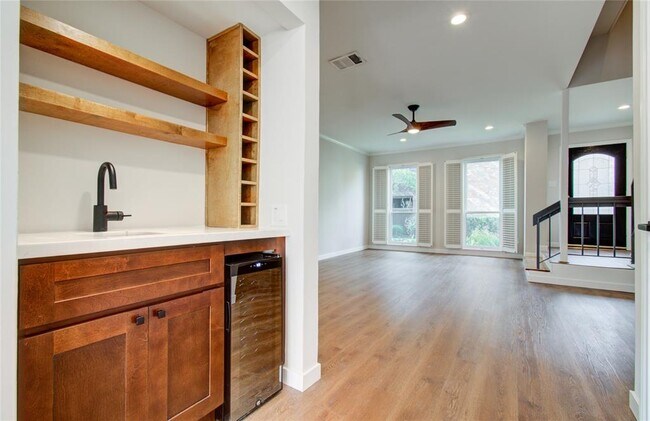 Building Photo - 5839 Sugar Hill Dr