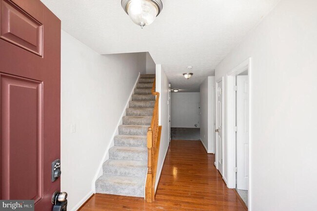 Building Photo - 104 Stingray Ct