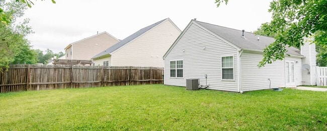 Building Photo - Cozy Ranch Living with Fenced Backyard in the Heart of Holly Springs!