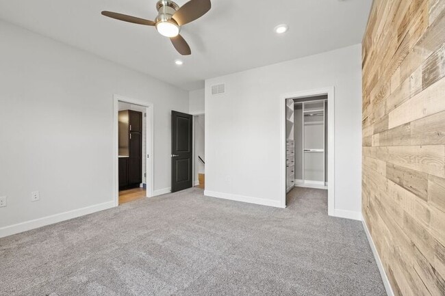 Building Photo - 297 Auden Ave