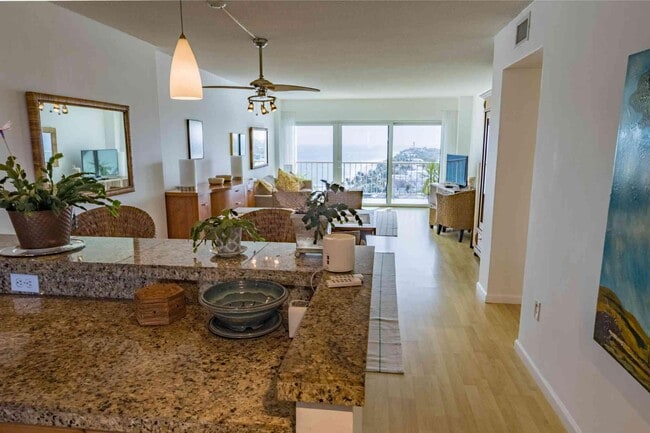 Building Photo - 1021 Hillsboro Mile