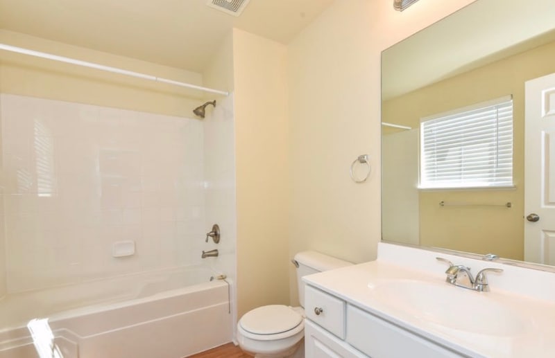 Building Photo - 609 N Lyle Ave