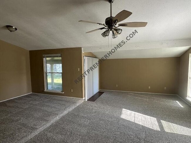 Building Photo - 4513 Freeport Dr