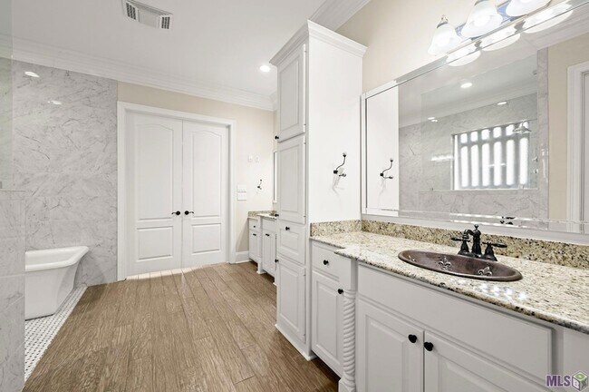 Building Photo - 19537 S Harrells Ferry Rd