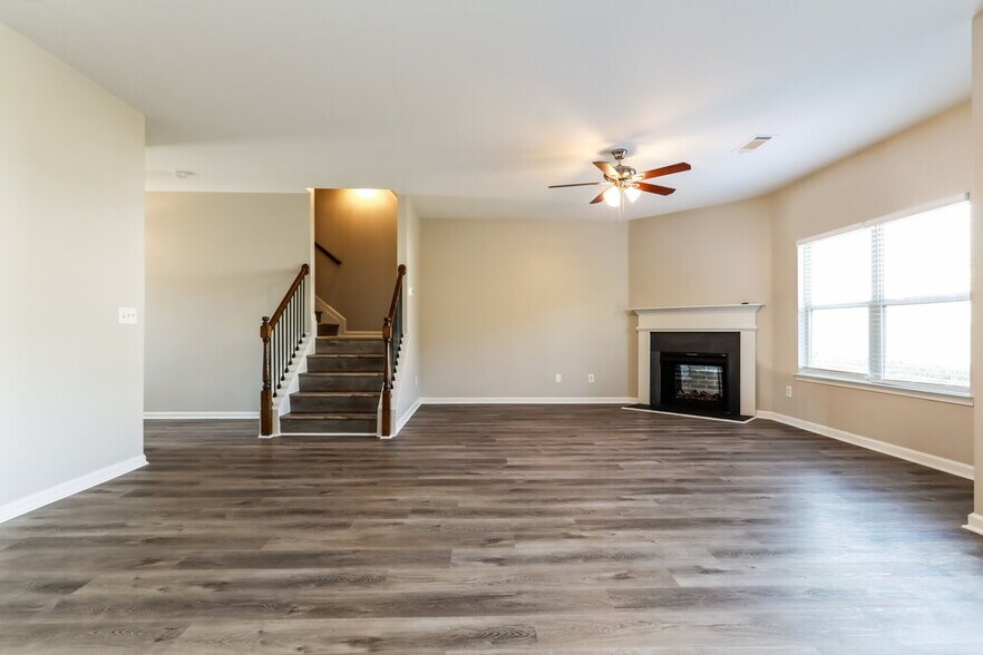 Building Photo - 576 Grenier Terrace NE