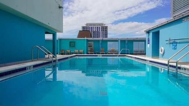 Building Photo - 1 Beach Dr SE