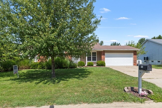 Building Photo - 1620 Dahlia Ct