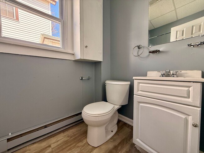 Building Photo - 407 S 8th St