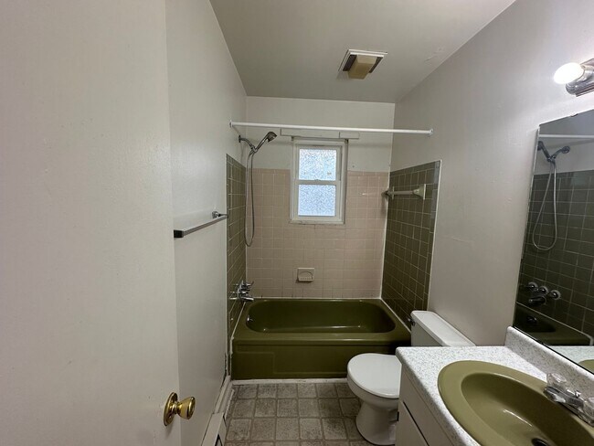 Building Photo - Fabulous Duplex