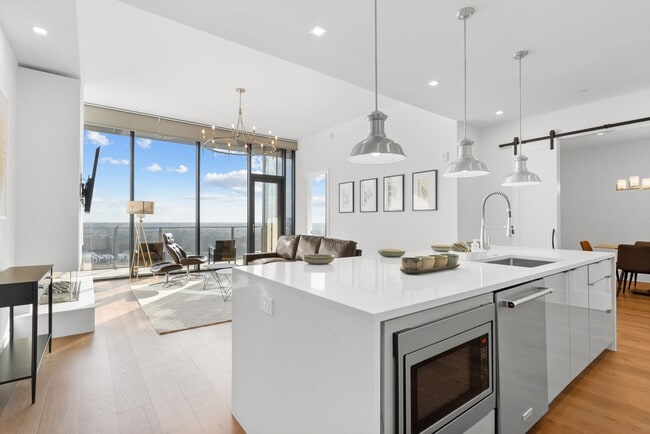 Building Photo - Premier Penthouse Suite at Seven 88 West Midtown-