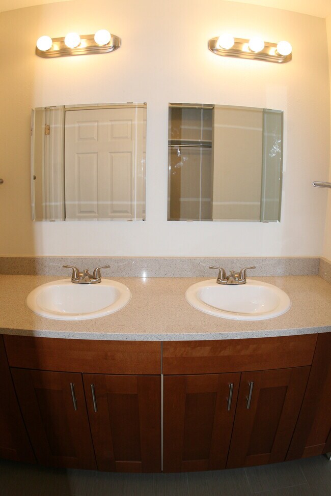 Building Photo - 20 S Boulder Cir