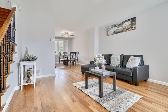 Building Photo - Spacious Townhome 3Bed/2Bath in Dundalk