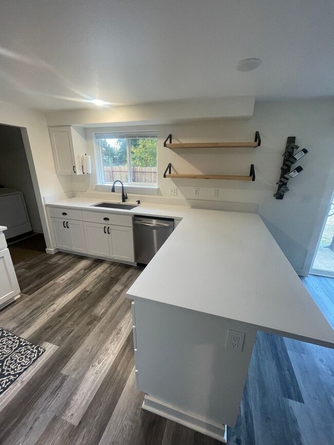Building Photo - Charming 4-Bedroom with Open Floor Plan & ...