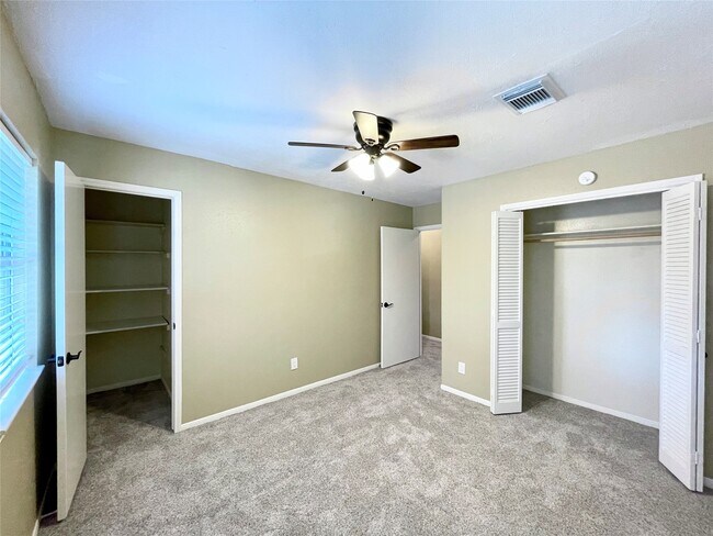Building Photo - 15006 Elmont Dr
