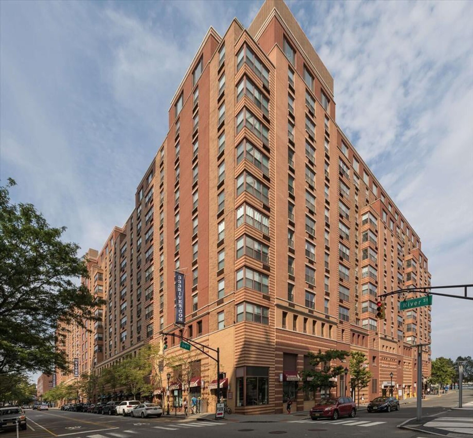 Building Photo - 330 River St
