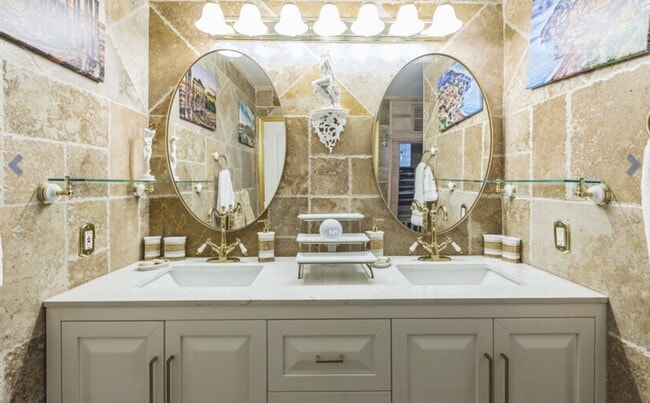 Building Photo - Fully Furnished Luxury Home with Solar