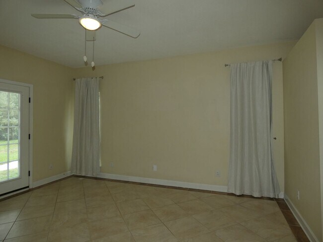 Building Photo - Spacious 4-Bedroom Pool Home