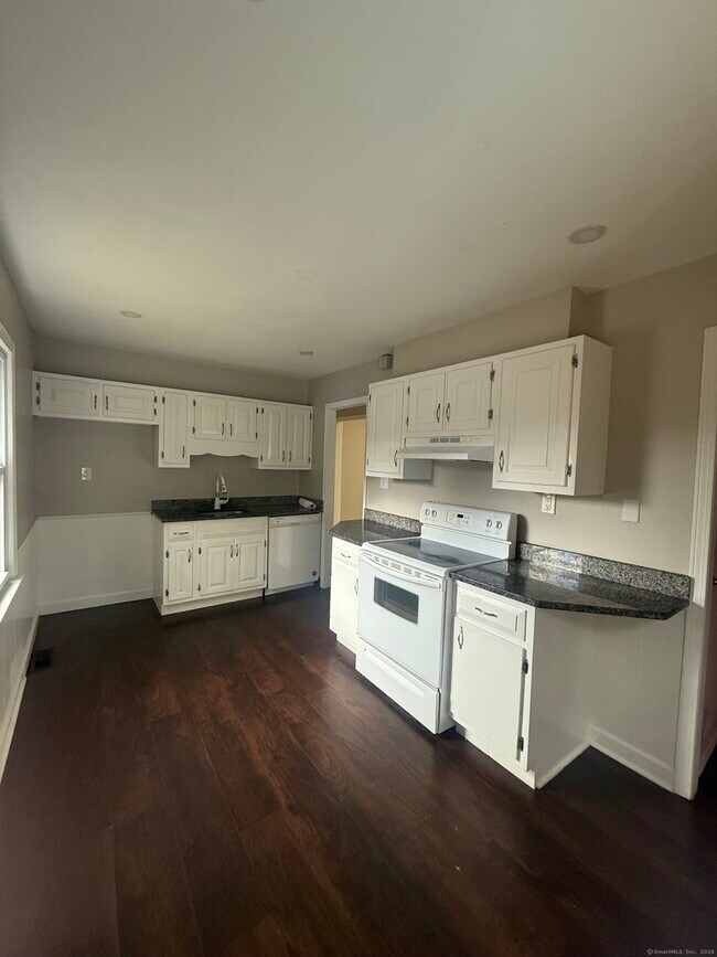 Building Photo - 770 Broadbridge Rd