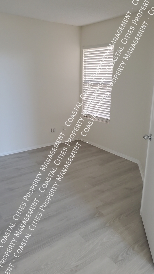 Building Photo - 3121 Genoa-B