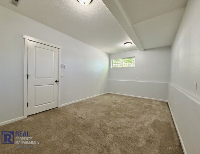 Building Photo - Charming 3BR/2.5BA Beaverton Home in Prime Location