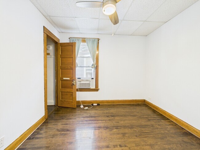 Building Photo - 4318 N Albany Ave