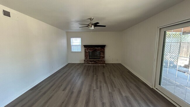 Building Photo - Beautiful 3 Bedroom Home in Moreno Valley