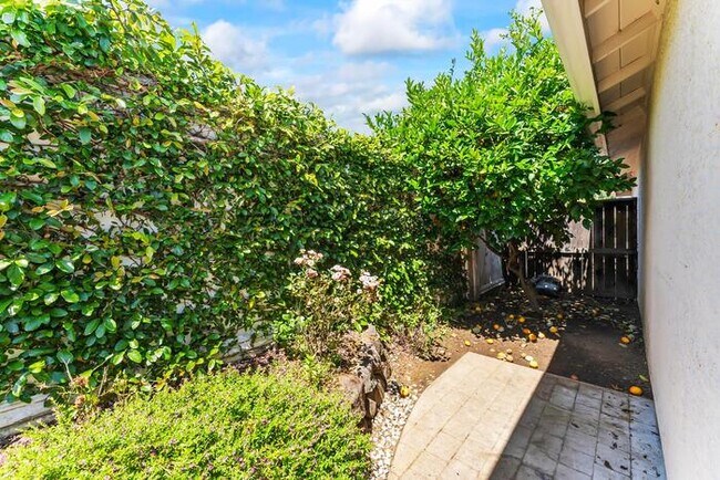 Building Photo - Beautiful 3 Bedroom 2 Bathroom in Gated Community of Folsom, CA!