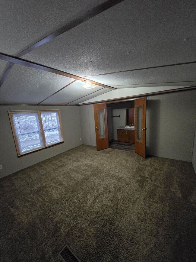 Building Photo - 3 Bed 2 Bath Mobile Home for rent in Middletown, MO!