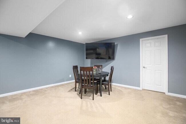 Building Photo - 71 Bismark Dr