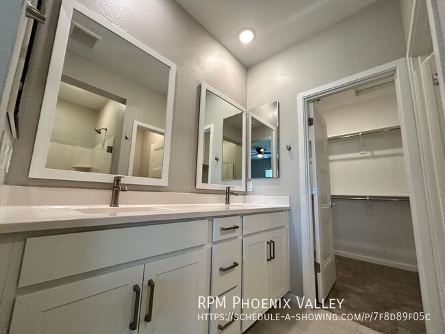 Building Photo - 3 Bed / 2.5 Bath Gilbert Townhome GATED Co...