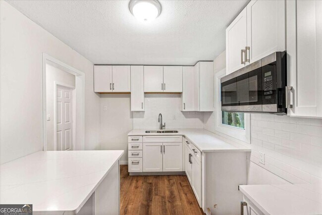 Building Photo - 2905 Gresham Rd S E