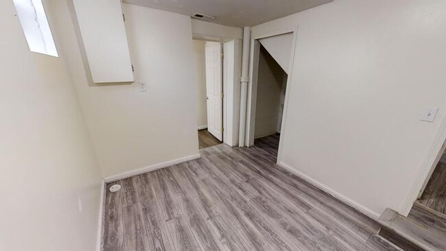 Building Photo - 900 Woodlawn Ave