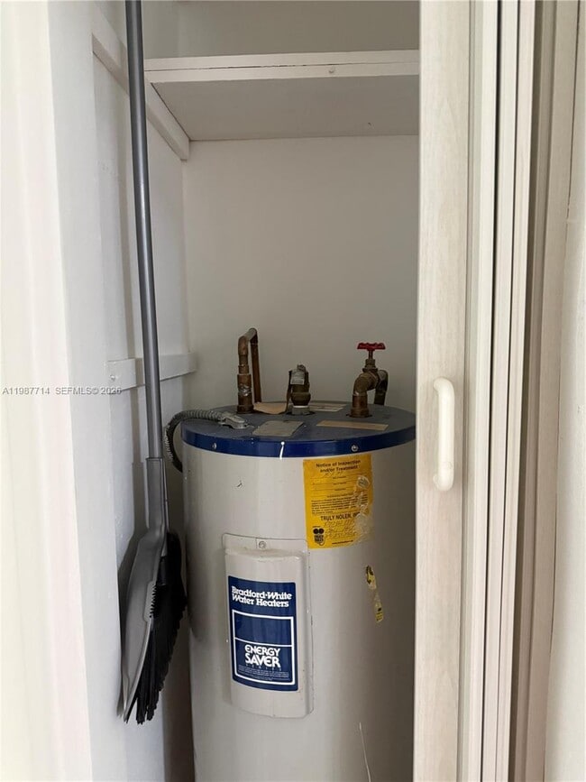 Building Photo - 2460 SW 18th Ave