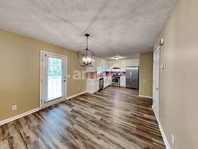 Building Photo - 1005 Whispering Woods Dr