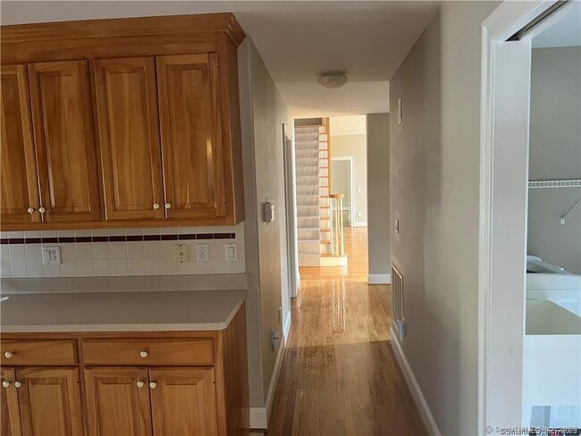 Building Photo - 6 Kingsley Dr