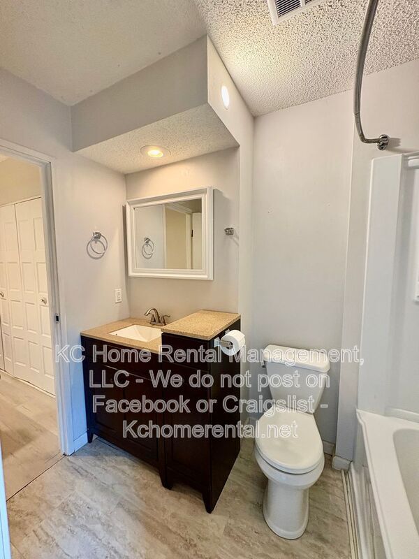 Building Photo - 8027 N Stoddard Ave