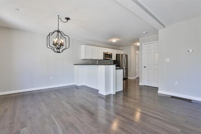 Building Photo - 181 Knollwood Way