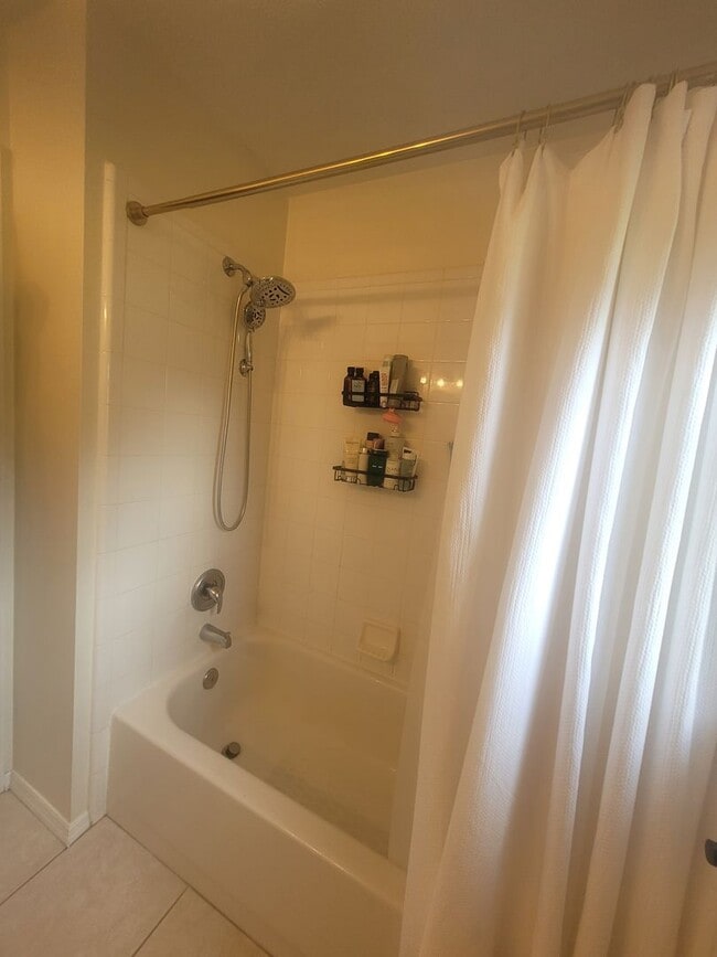 Building Photo - Modern 3 Bed, 2 Bath Home in Chelsea Parc ...