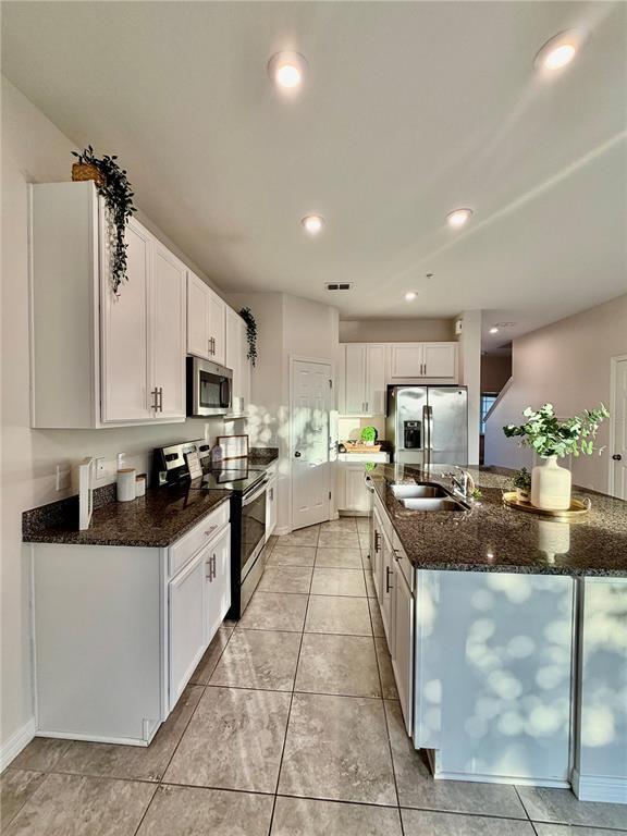 Building Photo - 10560 Salt Grove St