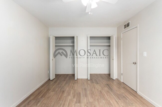 Building Photo - 1204 S McClintock Dr