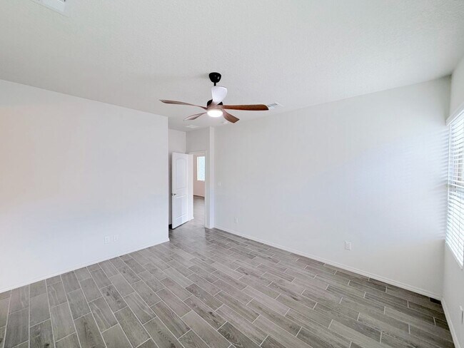 Building Photo - Beautiful 3 bed 2 bath home in Enchanted Hills area of Rio Rancho. Refrigerated Air! Near Hwy 550