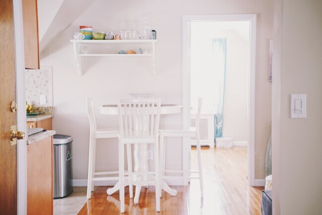 Eat In Kitchen - 12 Berkeley Ave