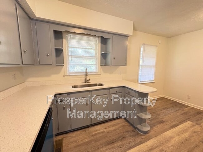 Building Photo - 5802 Catalina Dr