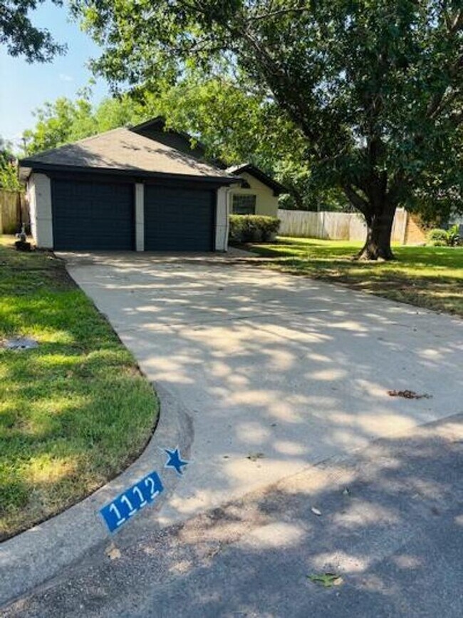 Building Photo - ASK ABOUT BACK TO SCHOOL MOVE IN SPECIAL!