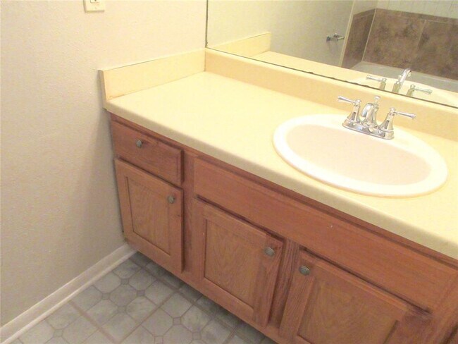 Building Photo - 1230 Shadowdale Dr