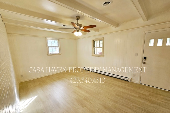 Building Photo - Coming Soon! 4 Bed | 1.5 Bath Home in Prim...